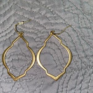 Francesca’s never worn gold outline earrings